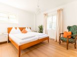 Galerie: Gemütliches Schlafzimmer mit Doppelbett – Seevilla Leitner – Ferienhaus direkt am Millstätter See in Kärnten
